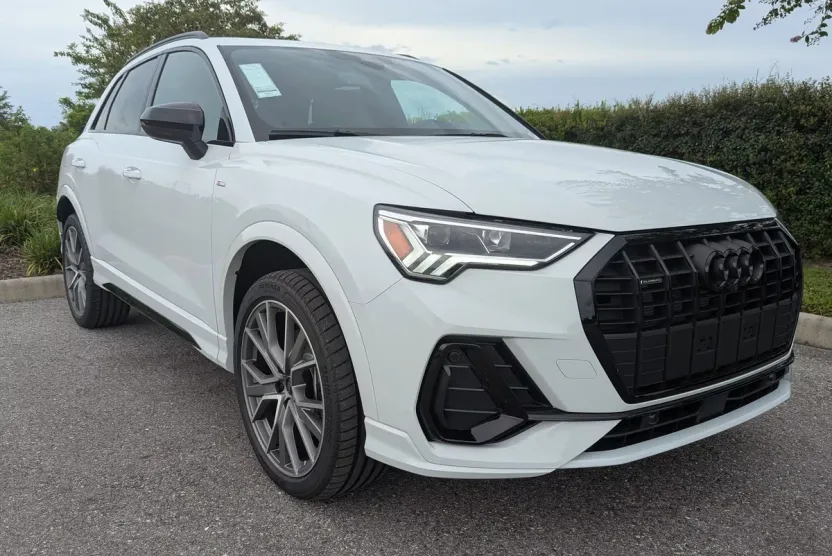 2025 Audi Q3 45 TFSI S line Premium Plus photo 1