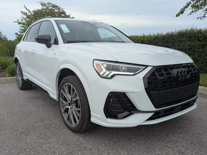 2025 Audi Q3 45 TFSI S line Premium Plus photo 1