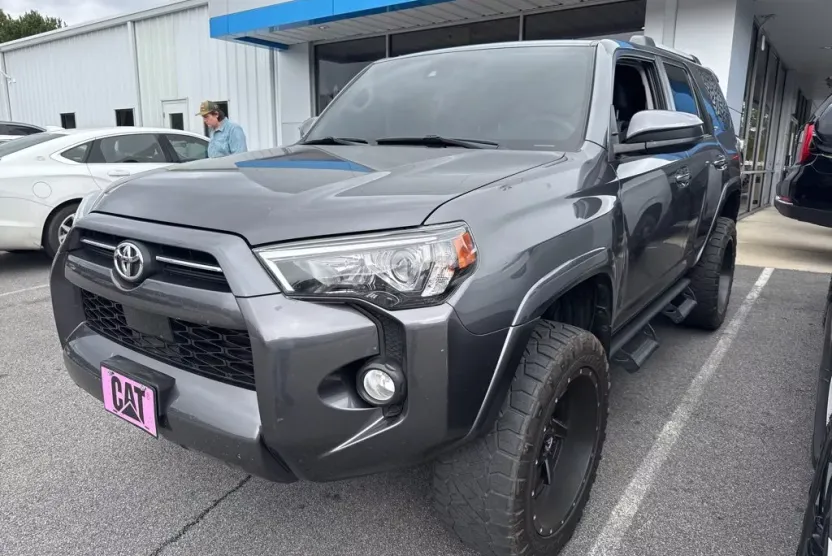 2020 Toyota 4Runner SR5 photo 1