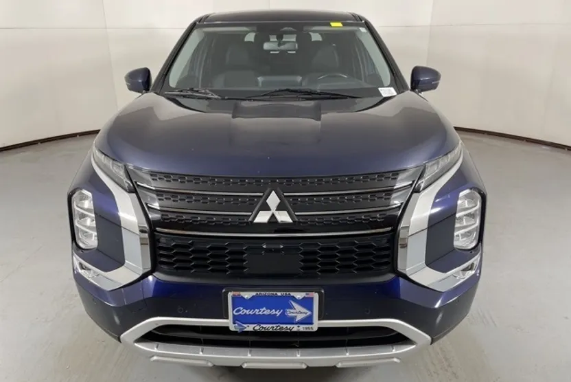 2024 Mitsubishi Outlander SE photo 1
