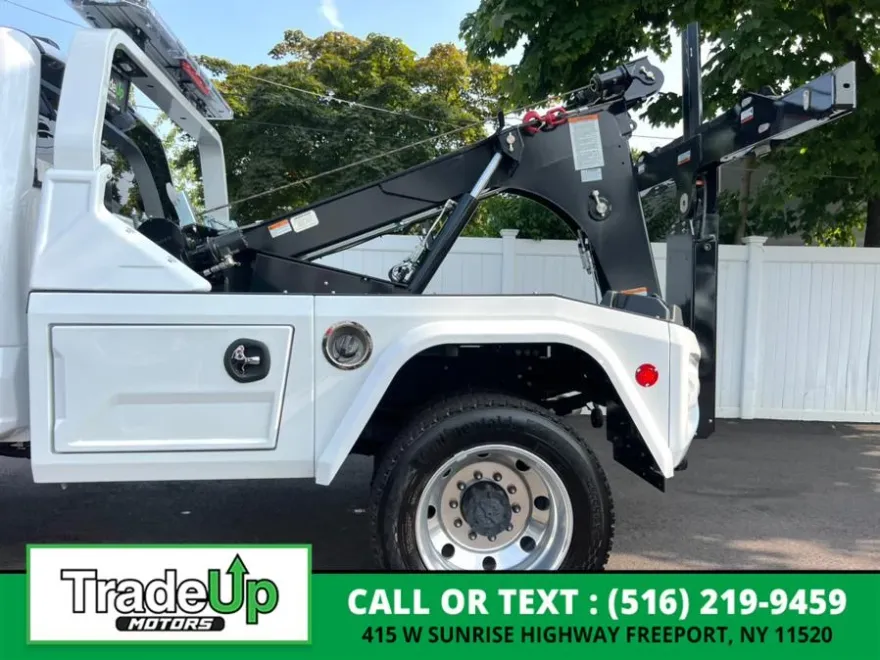 2024 Ford F-550 photo 2