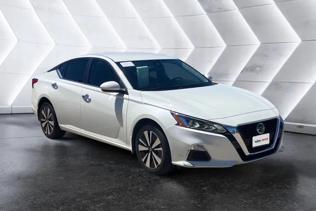 2022 Nissan Altima 2.5 SV photo 1