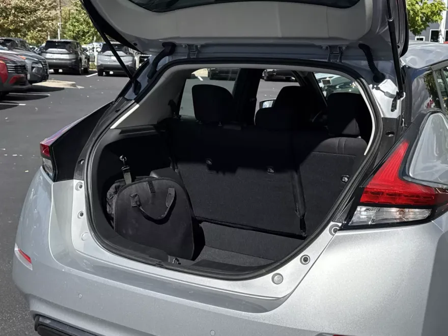 2025 Nissan Leaf S photo 1