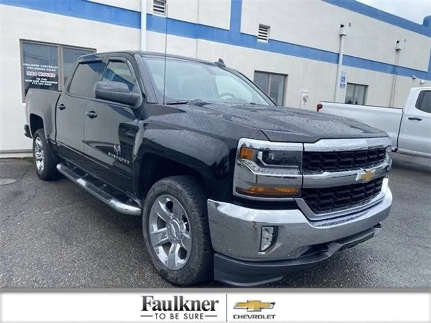 2018 Chevrolet Silverado 1500 LT photo 1