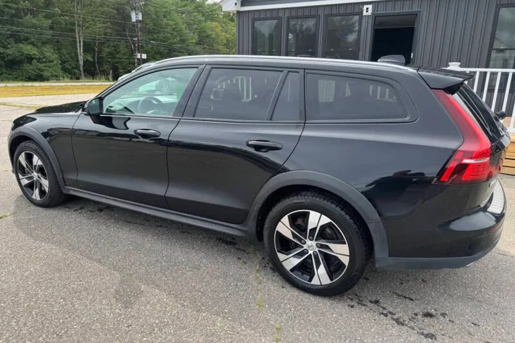 2020 Volvo V60 Cross Country T5 photo 1
