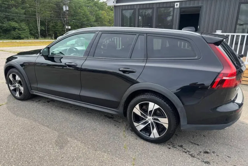 2020 Volvo V60 Cross Country T5 photo 1
