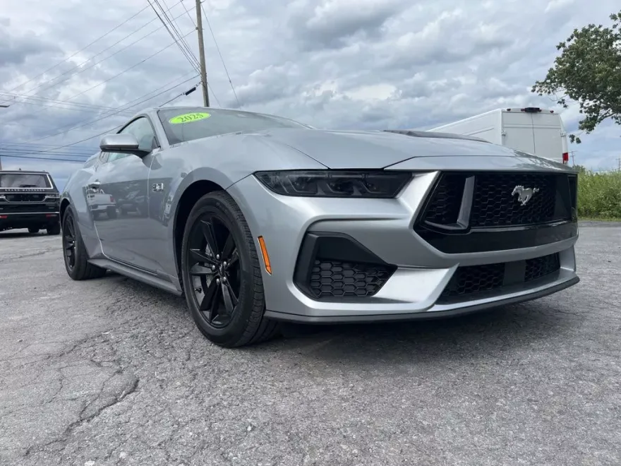 2025 Ford Mustang GT photo 1