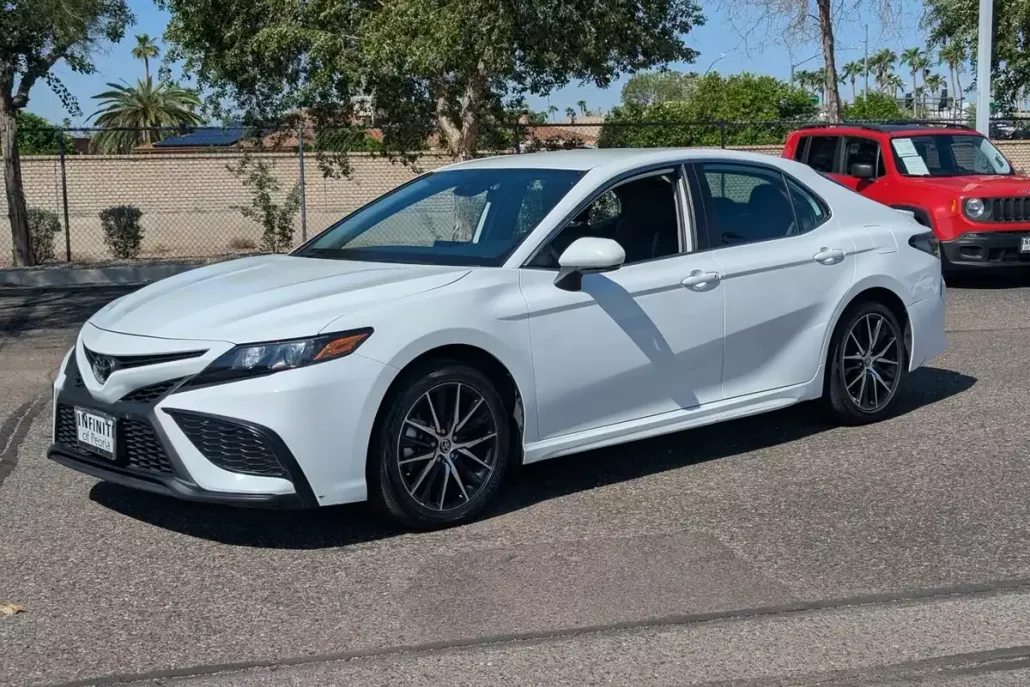 2024 Toyota Camry SE photo 1