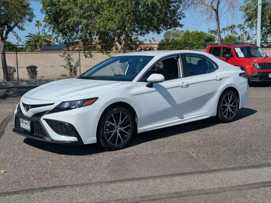 2024 Toyota Camry SE photo 1