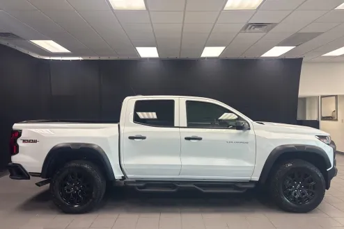 2025 Chevrolet Colorado Trail Boss photo 2