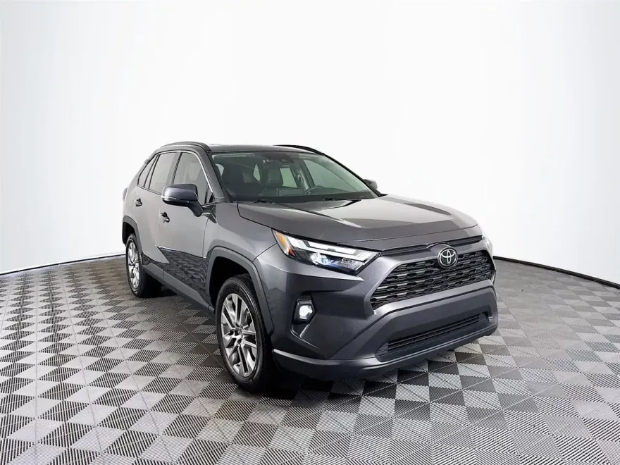 2024 Toyota RAV4 XLE Premium photo 1