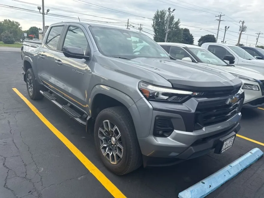 2023 Chevrolet Colorado LT photo 1