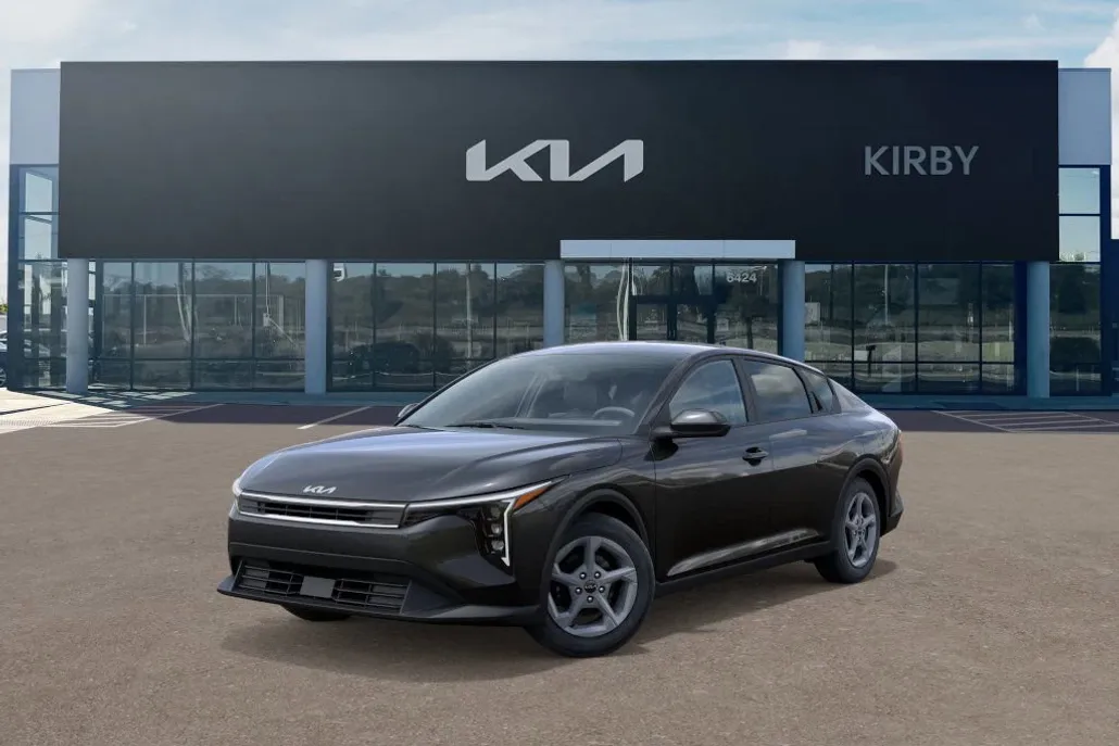 2025 Kia K4 LXS photo 1