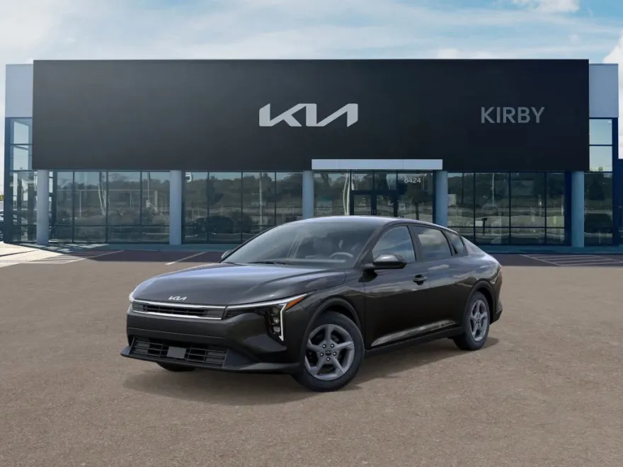 2025 Kia K4 LXS photo 1