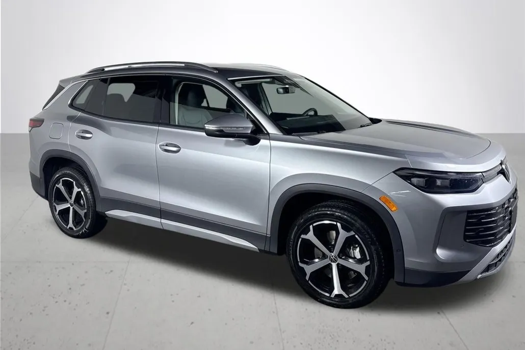 2025 Volkswagen Tiguan SE photo 1