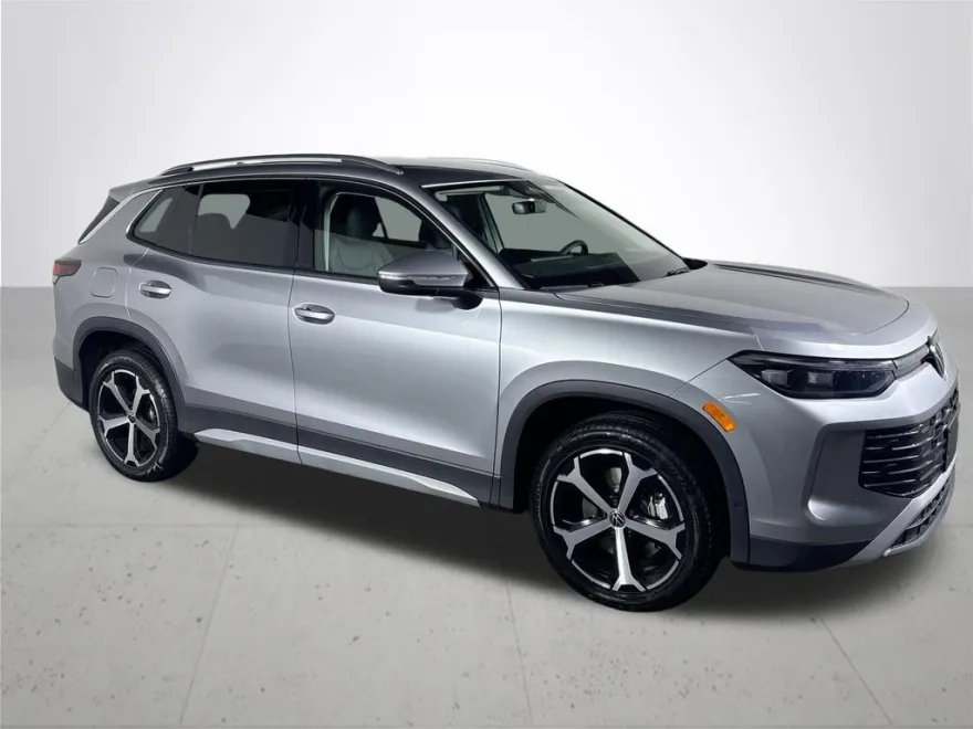 2025 Volkswagen Tiguan SE photo 1