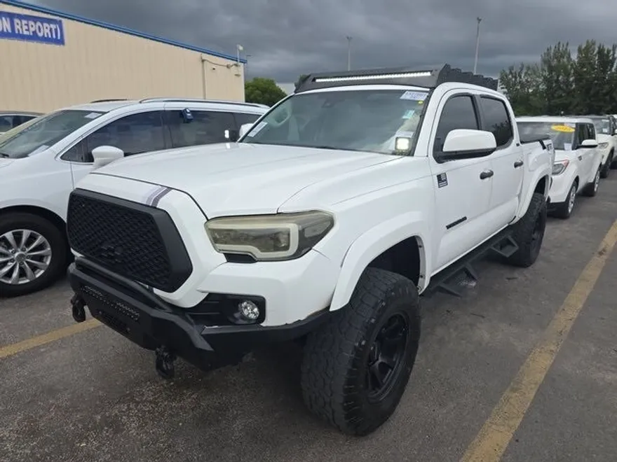 2019 Toyota Tacoma SR5 photo 1