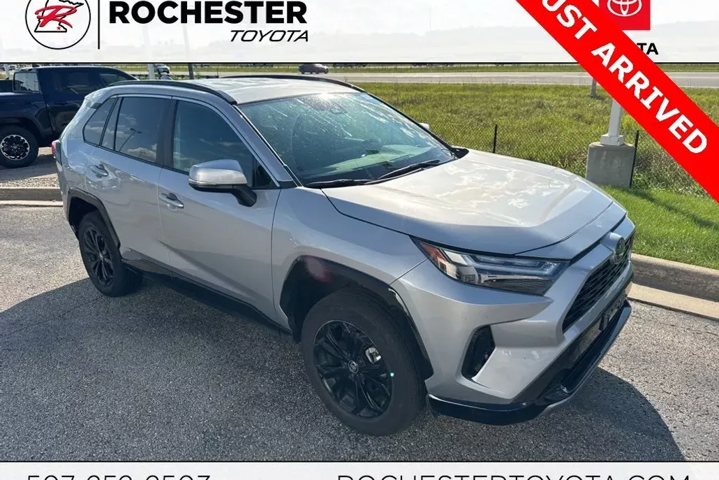 2024 Toyota RAV4 Hybrid SE photo 1