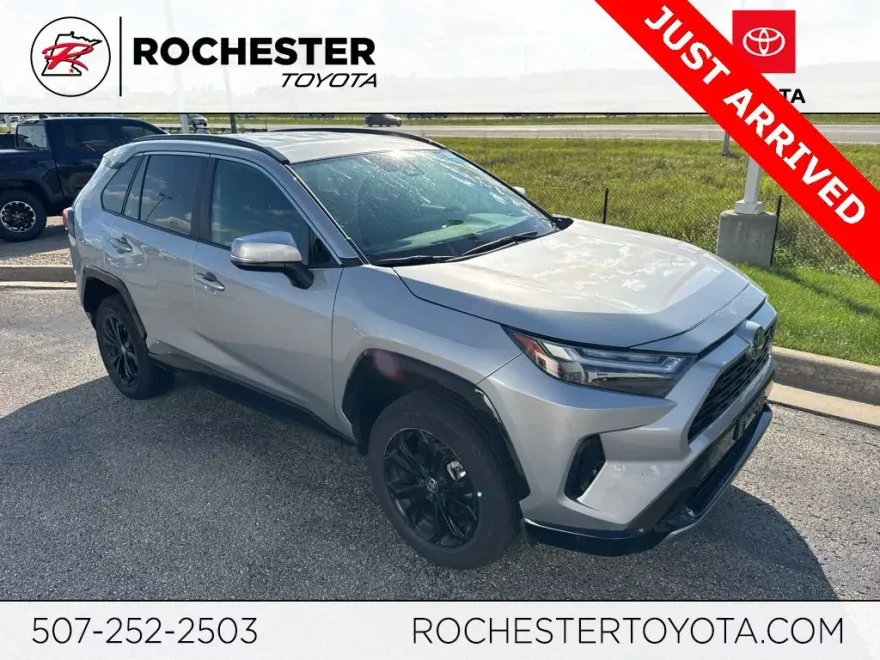2024 Toyota RAV4 Hybrid SE photo 1