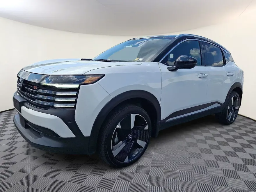 2025 Nissan Kicks SR photo 1