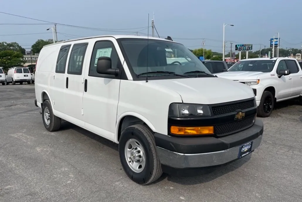 2025 Chevrolet Express 2500 Work Van Cargo photo 1