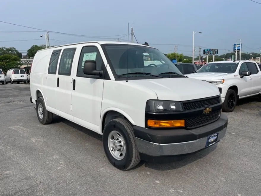 2025 Chevrolet Express 2500 Work Van Cargo photo 1