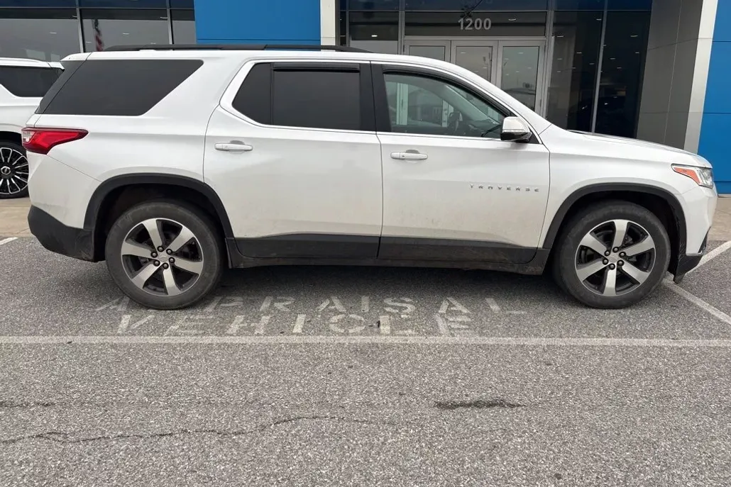 2020 Chevrolet Traverse Leather photo 1