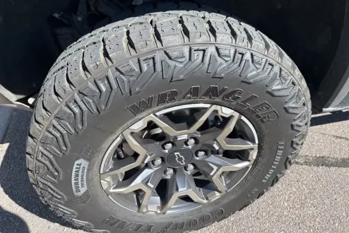 2023 Chevrolet Colorado ZR2 photo 2