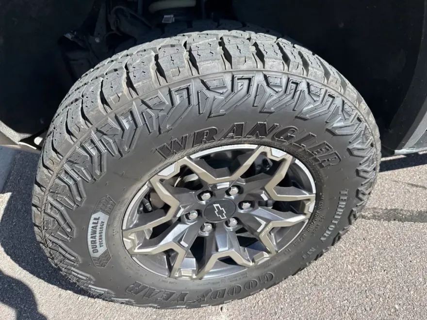 2023 Chevrolet Colorado ZR2 photo 2