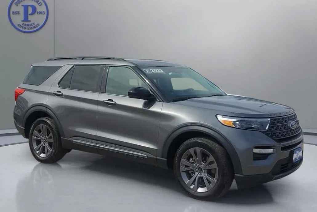 2023 Ford Explorer XLT photo 1