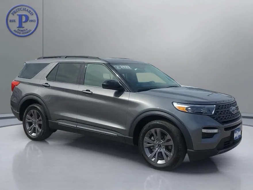 2023 Ford Explorer XLT photo 1