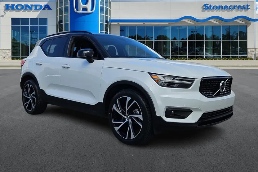 2020 Volvo XC40 T5 AWD R-Design photo 1