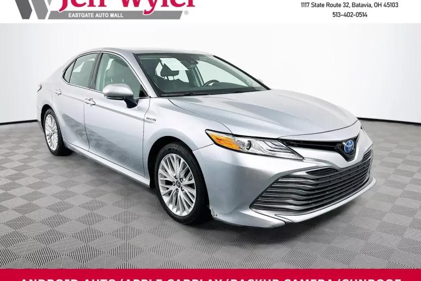 2020 Toyota Camry Hybrid XLE photo 1