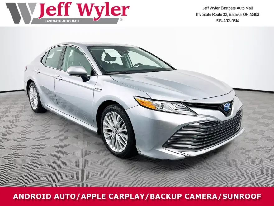2020 Toyota Camry Hybrid XLE photo 1