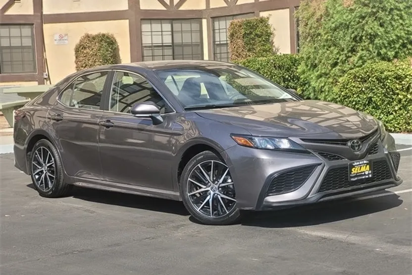 2024 Toyota Camry SE photo 1
