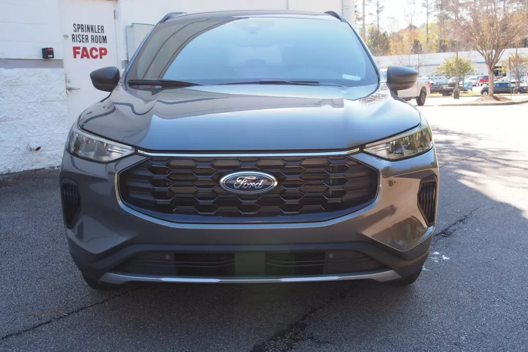 2025 Ford Escape ST-Line photo 1