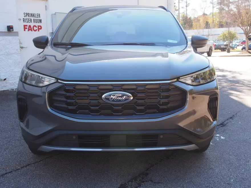 2025 Ford Escape ST-Line photo 1