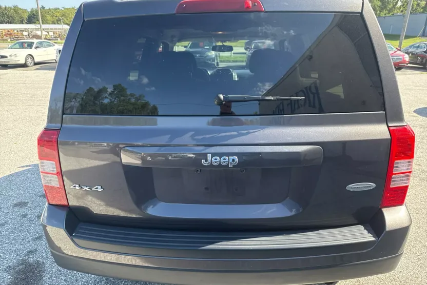 2016 Jeep Patriot Latitude photo 1