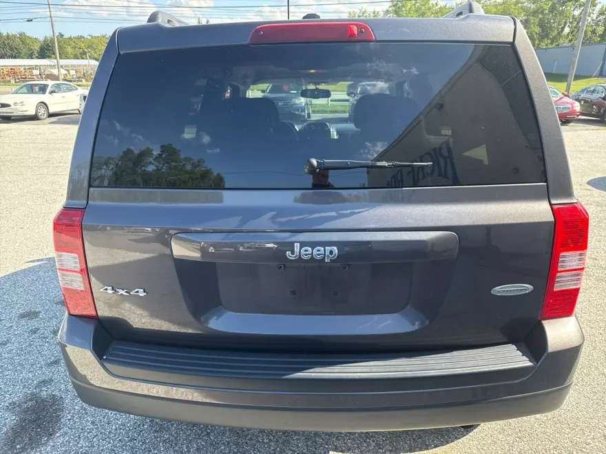 2016 Jeep Patriot Latitude photo 1