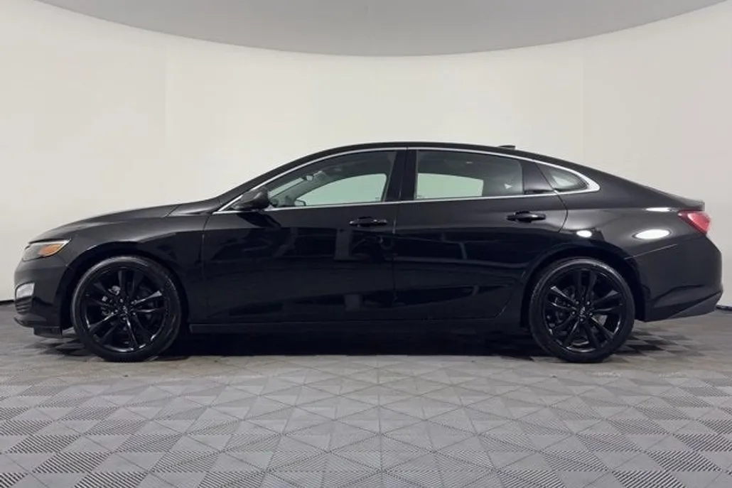 2023 Chevrolet Malibu 1LT photo 1