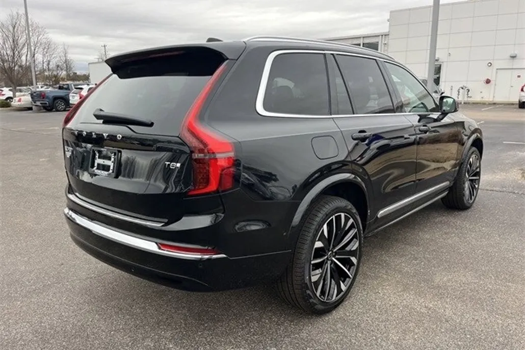 2025 Volvo XC90 T8 Plus photo 1