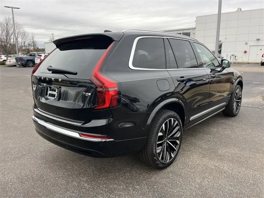 2025 Volvo XC90 T8 Plus photo 1