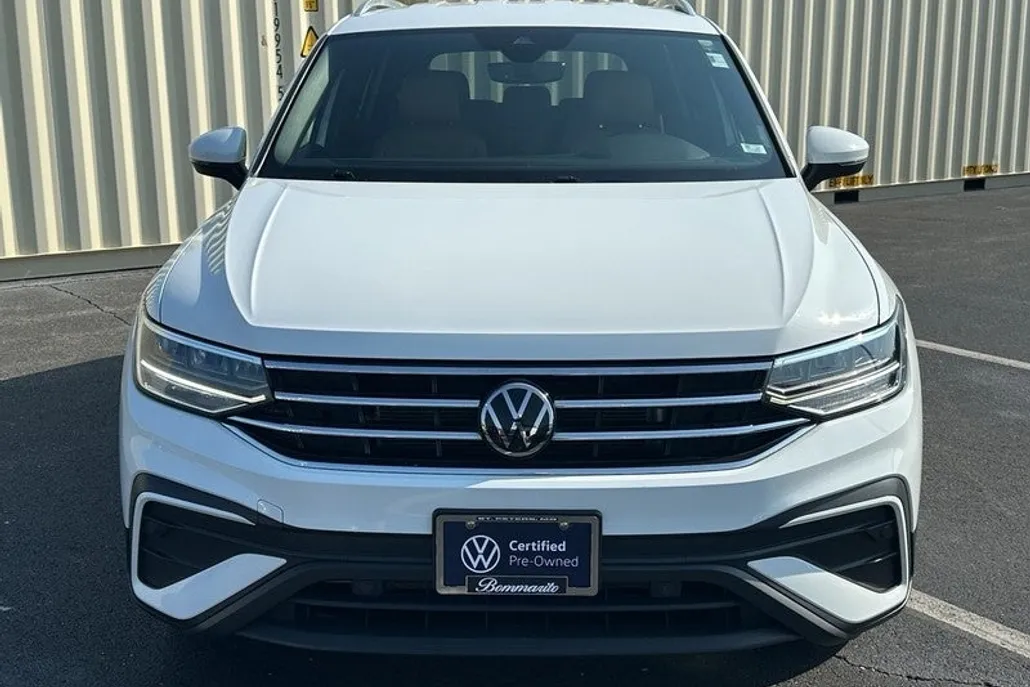 2022 Volkswagen Tiguan SE photo 1