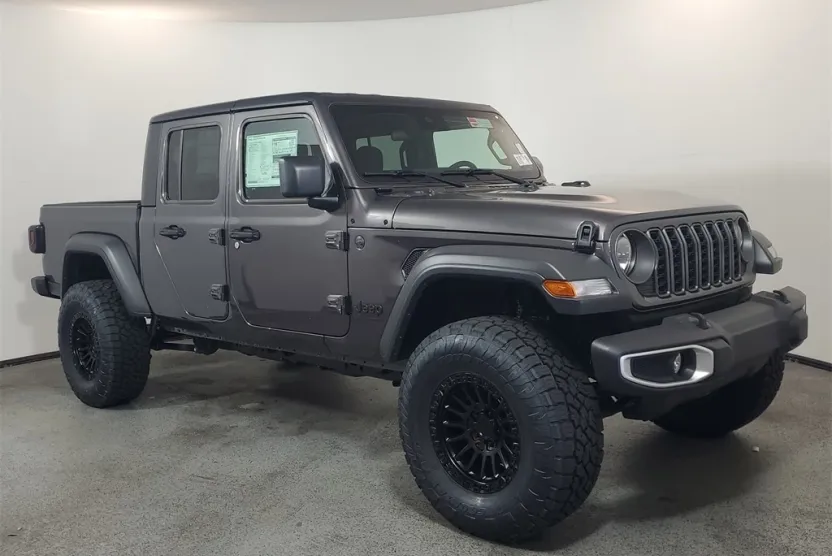 2025 Jeep Gladiator Sport S photo 1