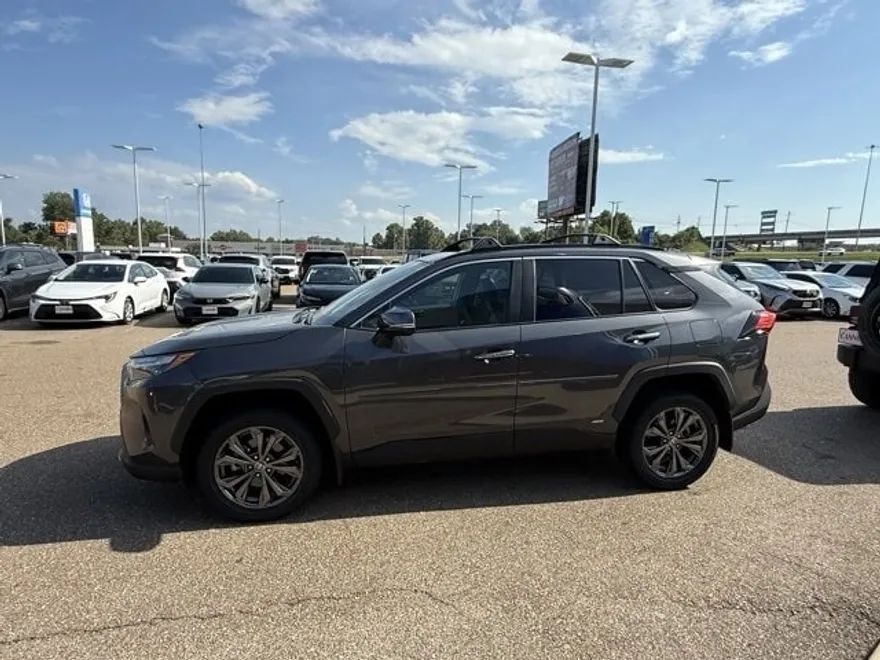 2023 Toyota RAV4 Hybrid Limited photo 1