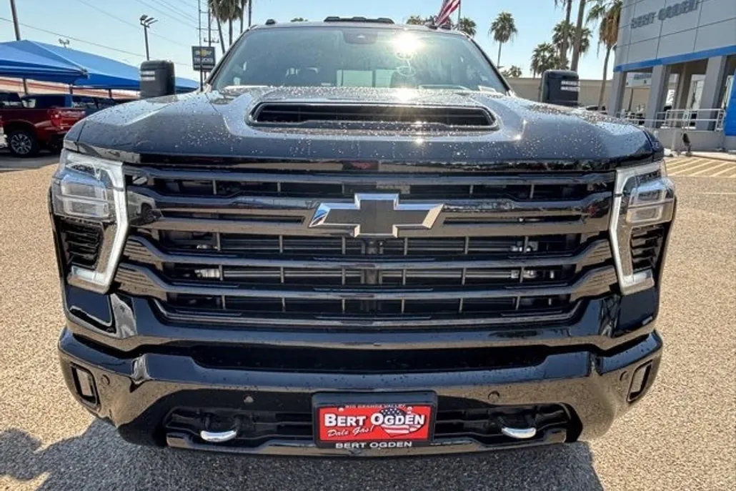 2025 Chevrolet Silverado 2500HD High Country photo 1