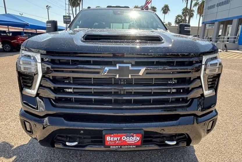 2025 Chevrolet Silverado 2500HD High Country photo 1