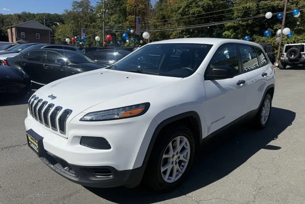 2017 Jeep Cherokee Sport photo 1