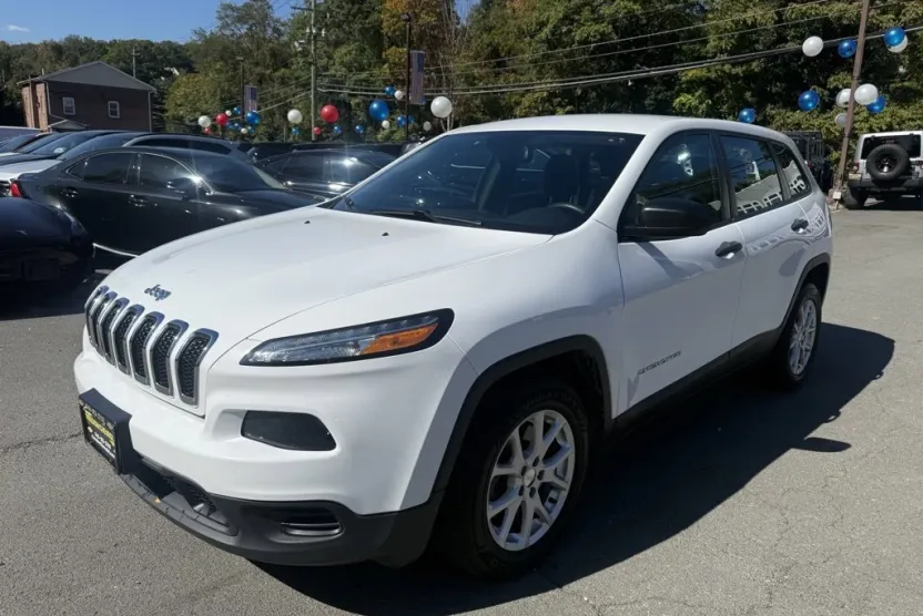 2017 Jeep Cherokee Sport photo 1