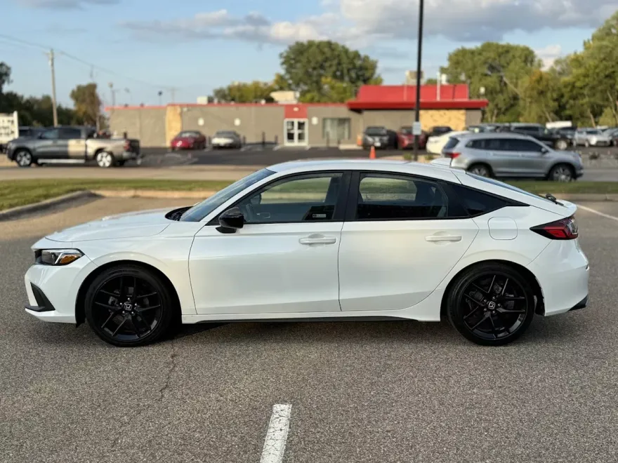 2023 Honda Civic Sport Hatchback photo 1